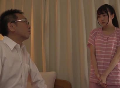 Bố dượng và cô con gái riêng bé nhỏ của vợ