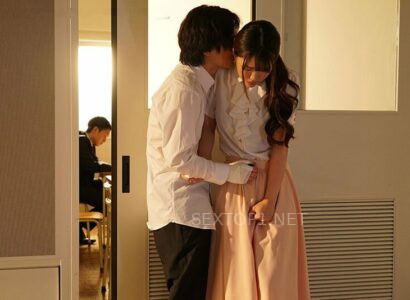 Học trò cá biệt tống tình cô giáo khi chồng cô ấy tương tác cậu ta